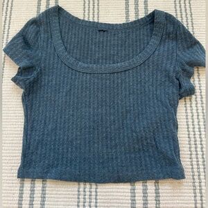 basic daisy waffle crop scoop neck top